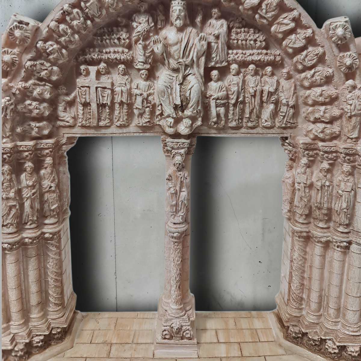 Portico la Gloria de Santiago . Santos y vírgenes católicos, productos religiosos