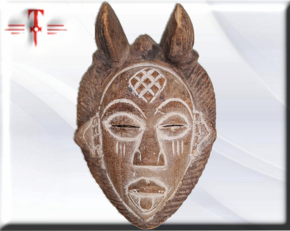 Ethnische Maske der Punu (afrikanische Kunst aus Gabun) Ethnische Maske der Punu (afrikanische Kunst aus Gabun)