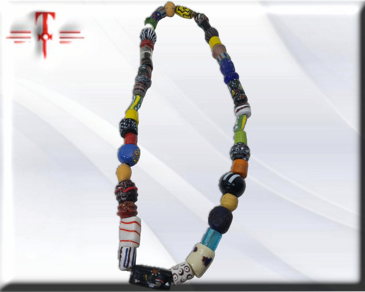 Afrikanische Perlenkette, traditionelle Kultur, afrikanische Kunst, religiöse Kultur