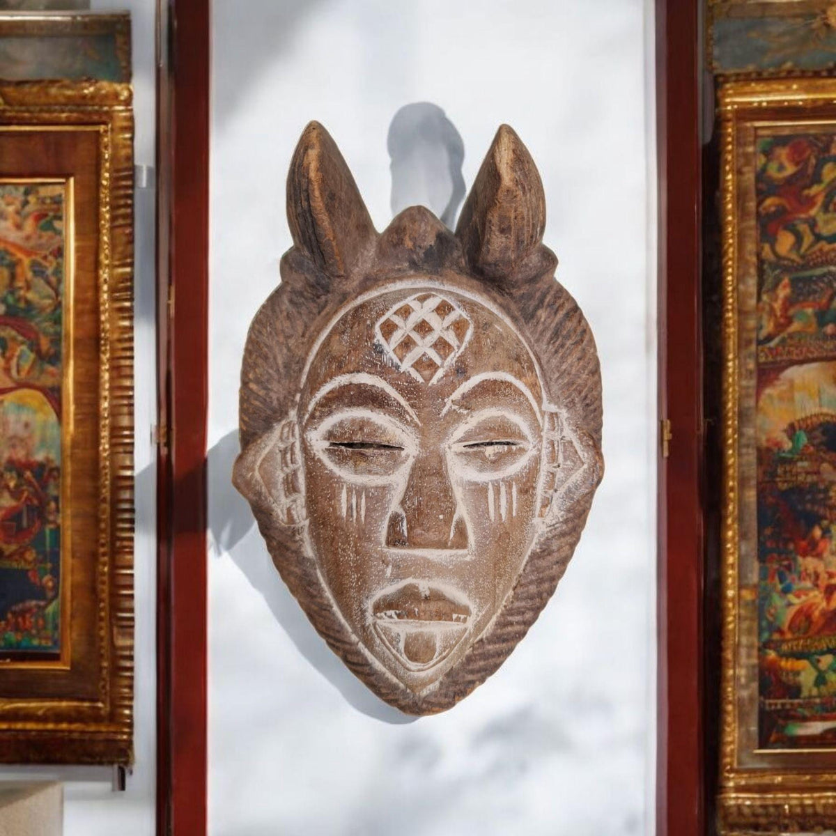 Ethnische Maske der Punu (afrikanische Kunst aus Gabun) Ethnische Maske der Punu (afrikanische Kunst aus Gabun)