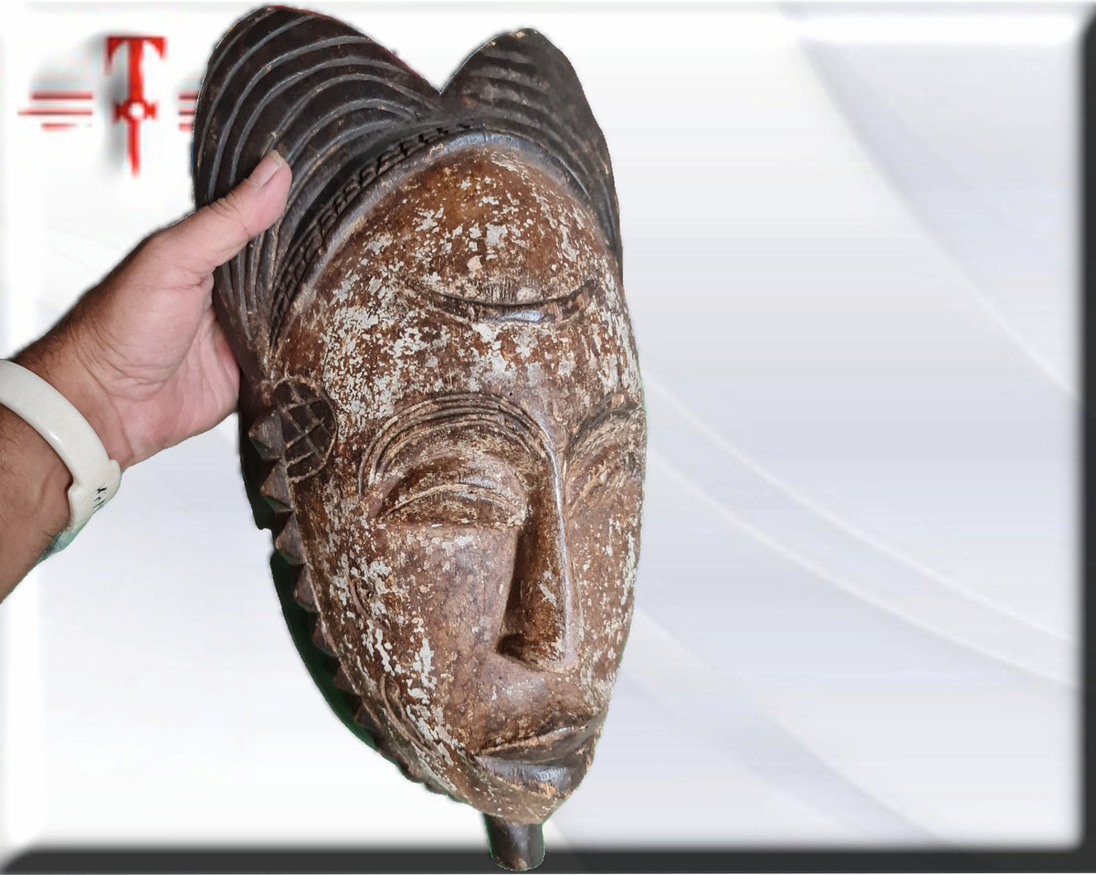 Ethnische Maske der Chokwe (afrikanische Kunst aus dem Kongo) Ethnische Maske der Chokwe (afrikanische Kunst aus dem Kongo)