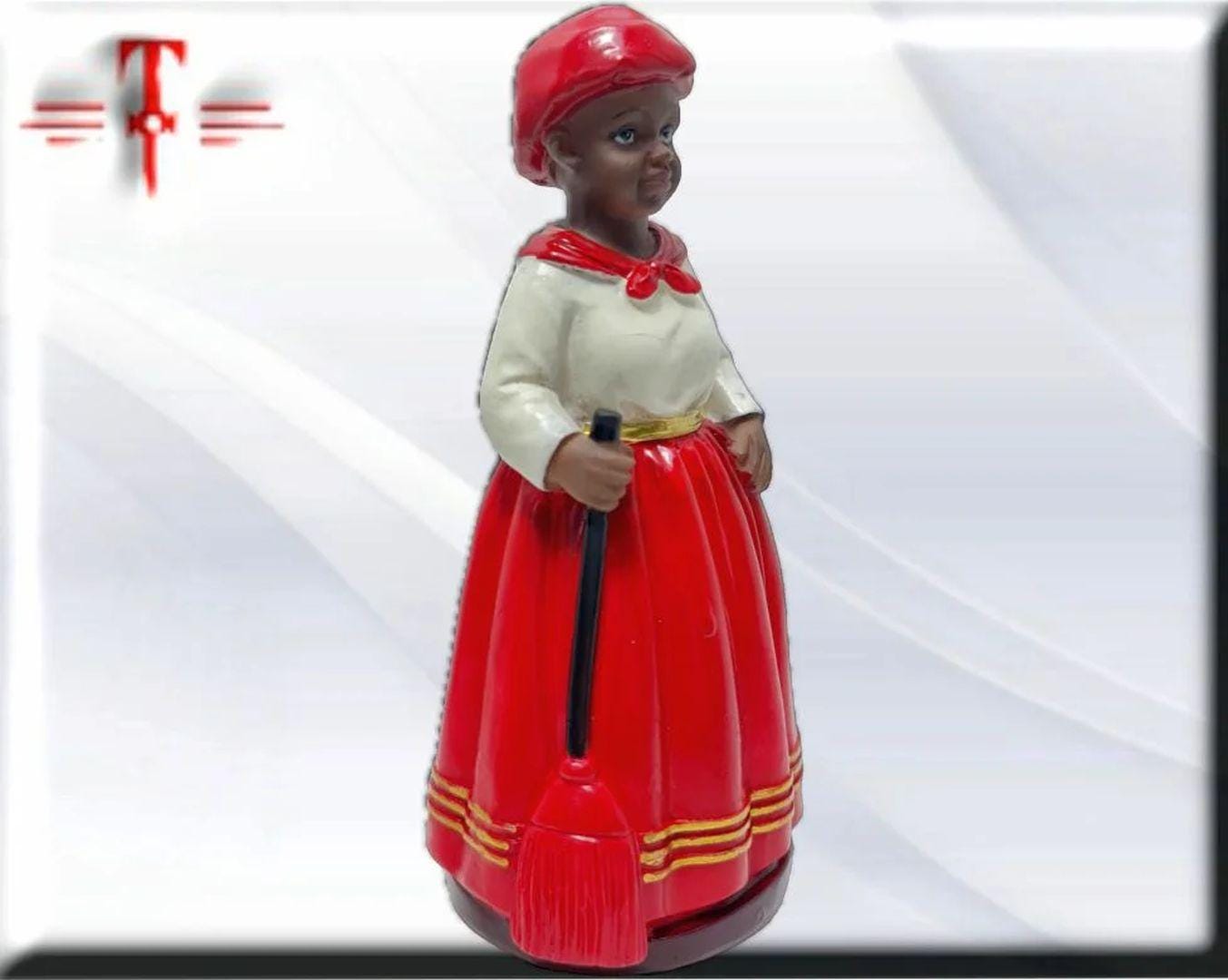 Statue, Figur, Die Madame, esoterische und religiöse Artikel