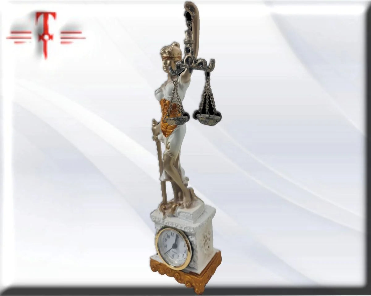 Diosa Temis de la justicia con reloj