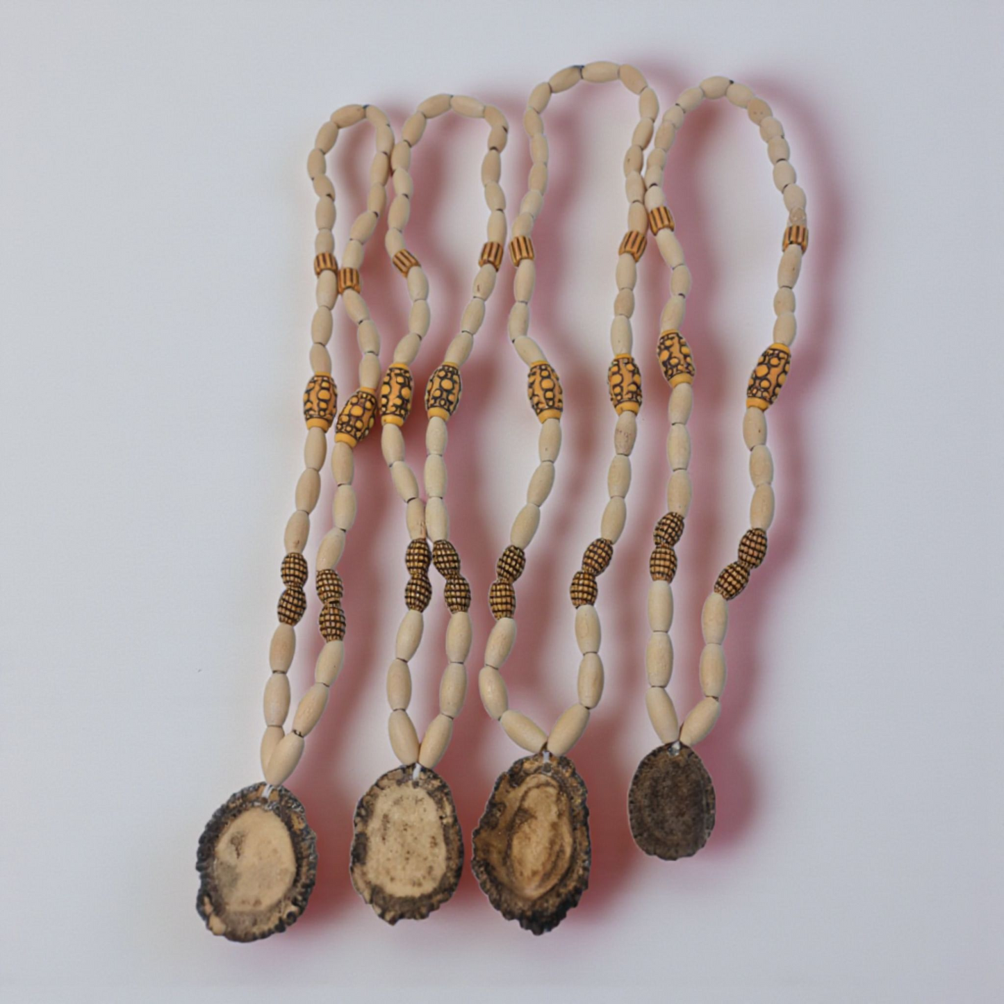 Colgante africano de hueso consagrado para proteccion , Original from Benín Protection