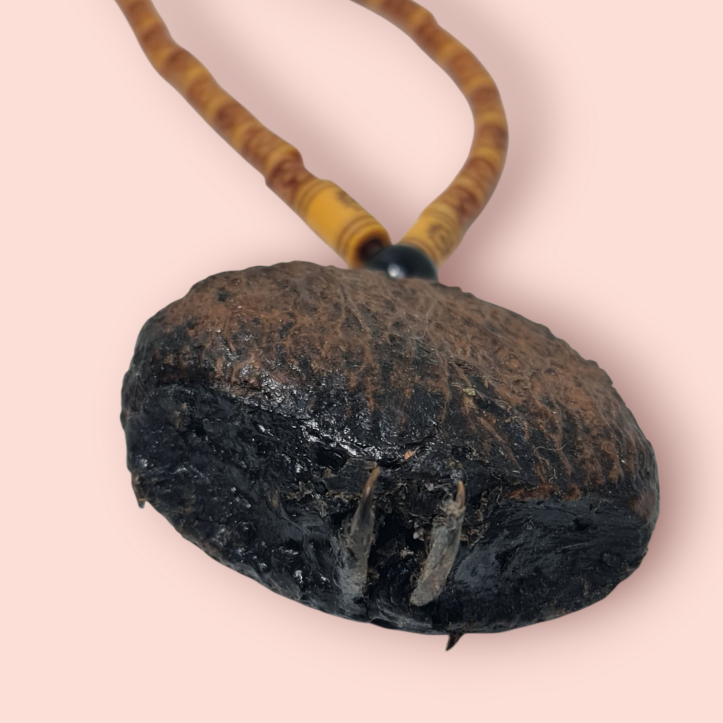 Glückslederanhänger, Original aus Benin, Amulett