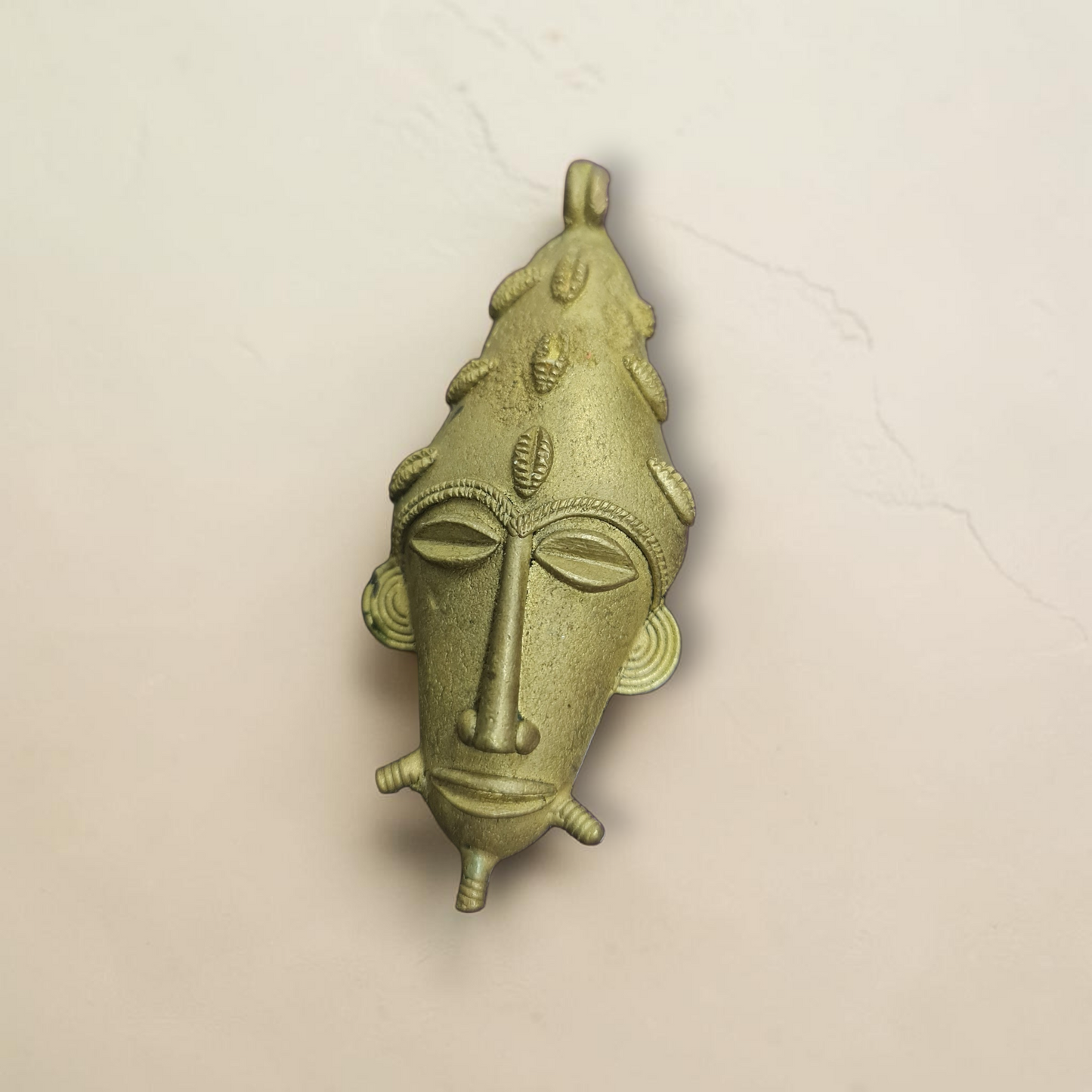 Mascara africana de bronce