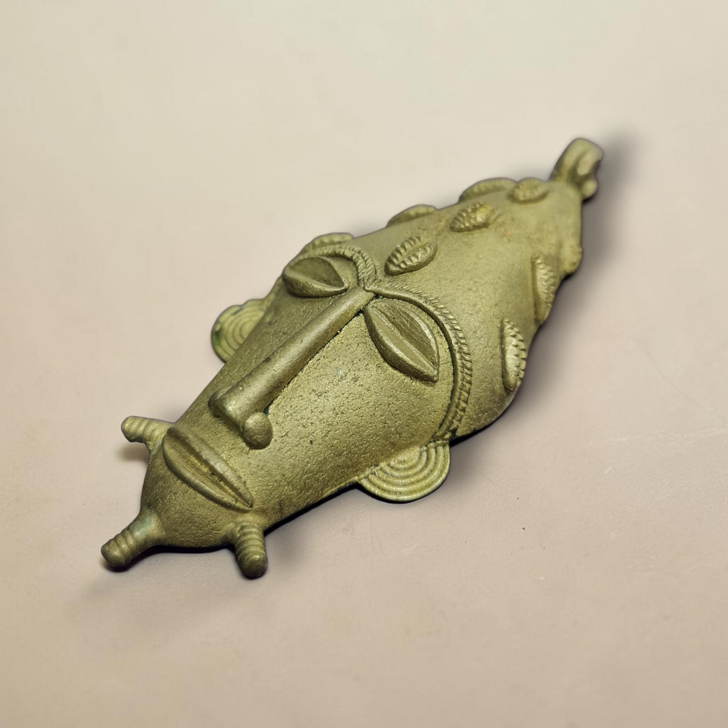 Mascara africana de bronce