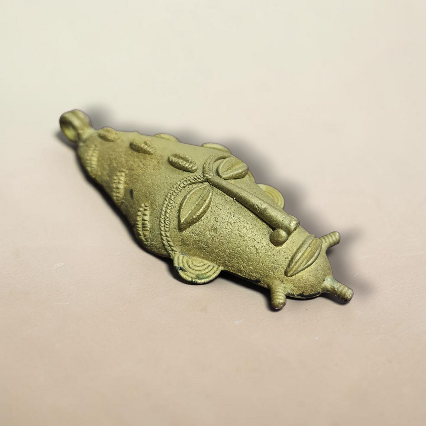 Mascara africana de bronce