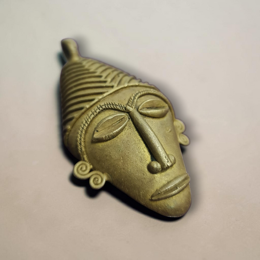 Mascara africana de bronce