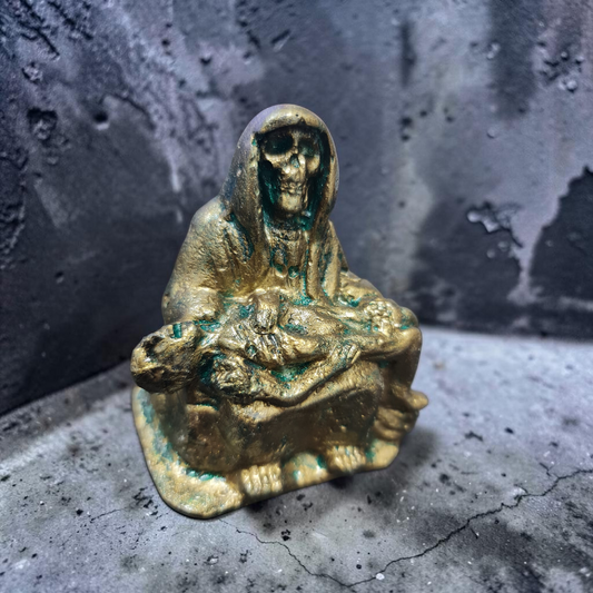 Ebros Día de los Muertos Santa Muerte Piadosa en bata y con Jesús Figurilla La Pieta Escultura religiosa La Compasión de la Muerte Santísima Patrona de Protección Sanación Pureza