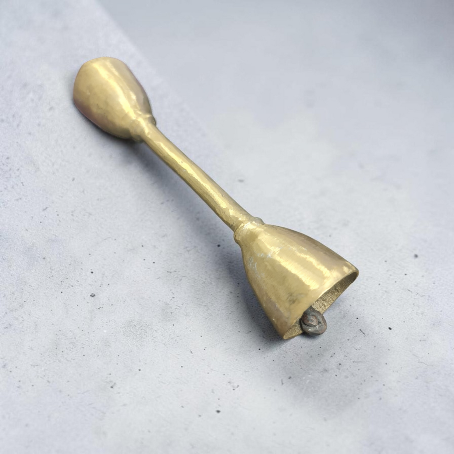 Agogo de bronce original Africano ( Benin ) hecho a mano . artesanía africana , para ceremonias y fiestas