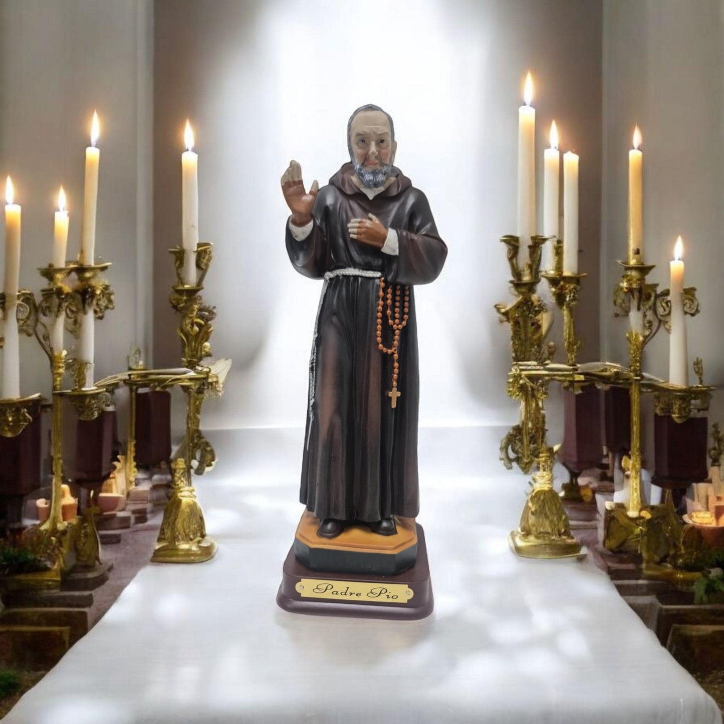 Statue von Pater Pio, katholischen Jungfrauen und Heiligen