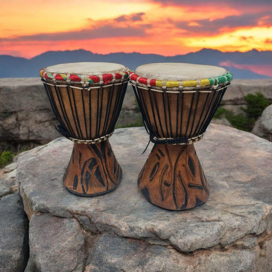 Handgemachte afrikanische Djambe, Musikinstrument, afrikanische Kunst