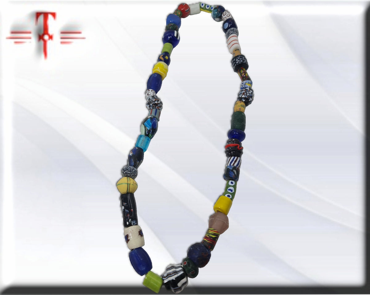 Afrikanische Perlenkette, traditionelle Kultur, afrikanische Kunst, religiöse Kultur