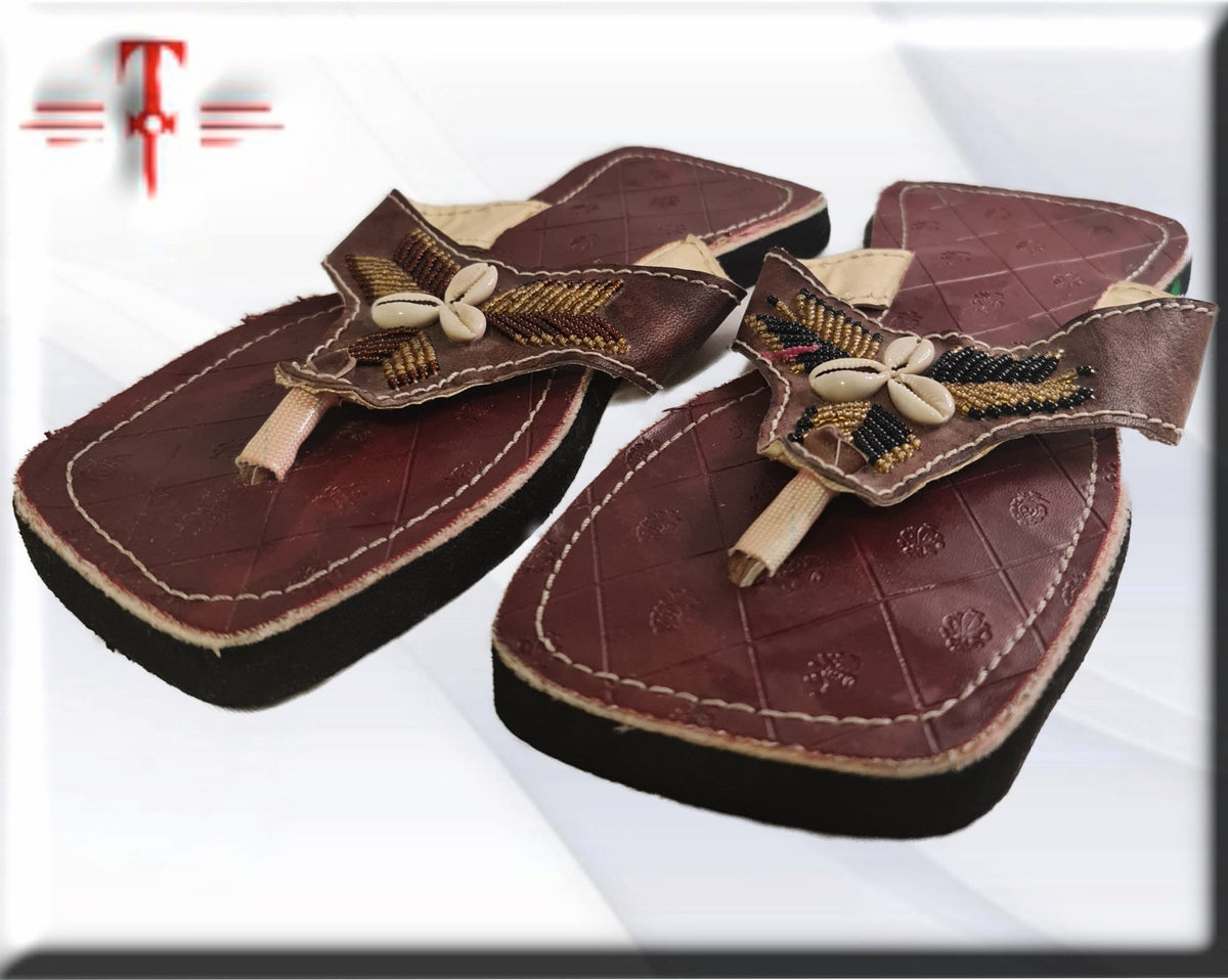 Afrikanische Ledersandalen, handgefertigtes Produkt.