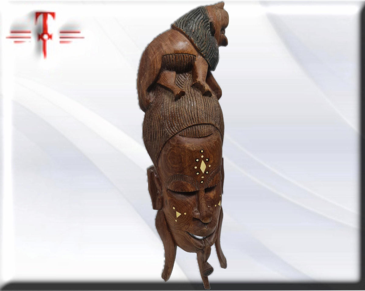 Afrikanische Maske mit Löwe, Afrikanisches Kunsthandwerk