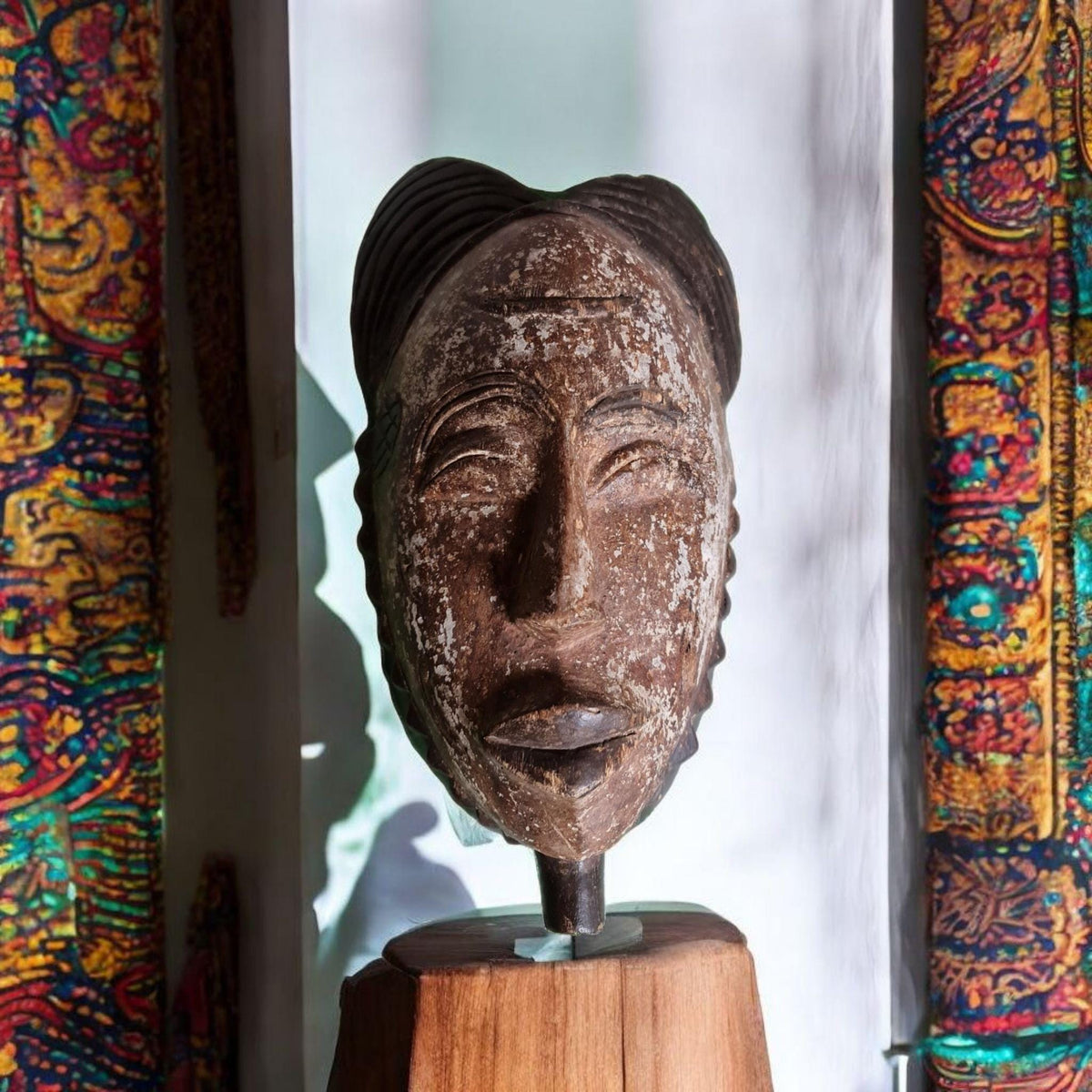 Ethnische Maske der Chokwe (afrikanische Kunst aus dem Kongo) Ethnische Maske der Chokwe (afrikanische Kunst aus dem Kongo)