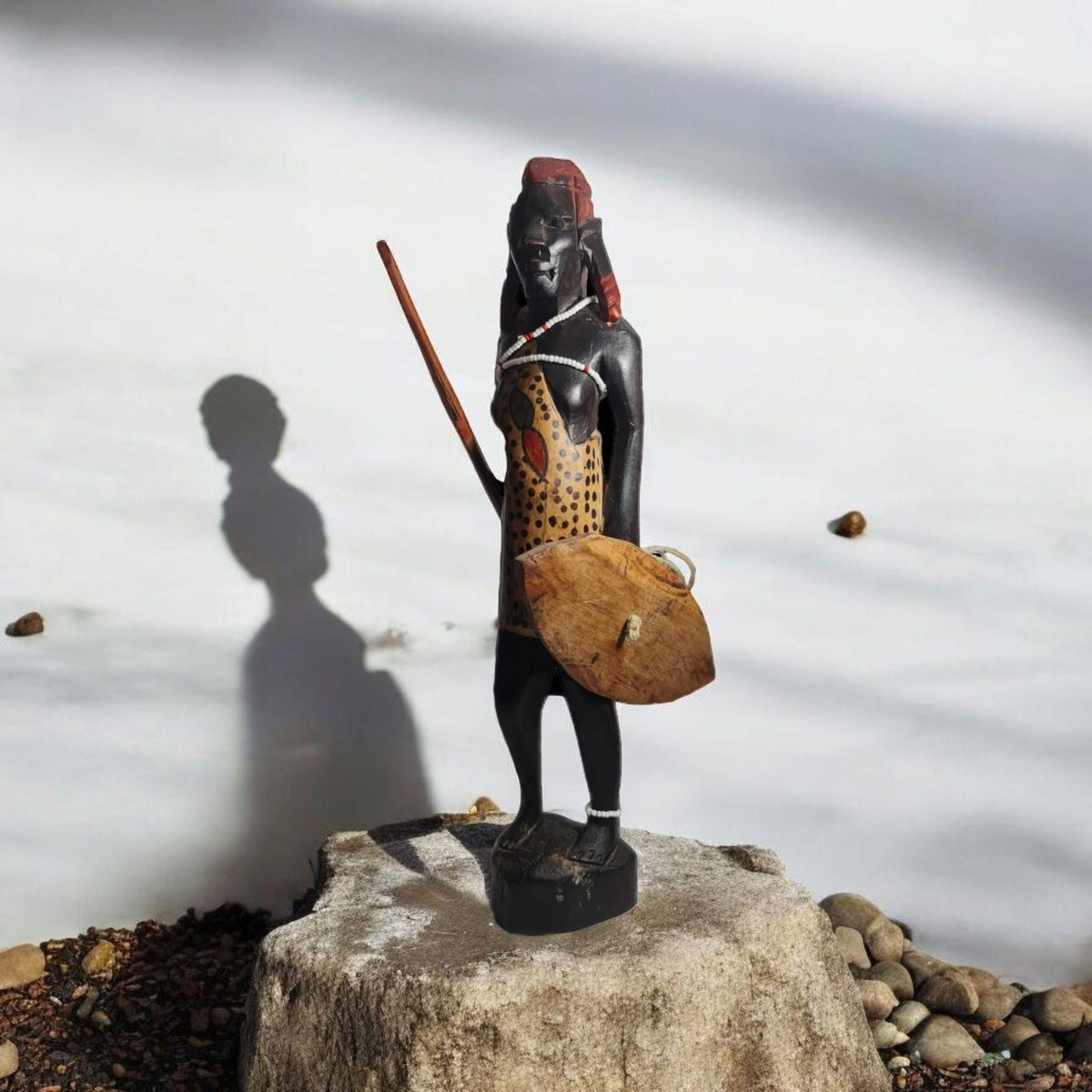 estatua Guerrero africano  , arte tribal africano hecho a mano