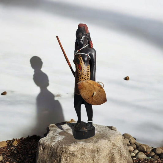 estatua Guerrero africano  , arte tribal africano hecho a mano