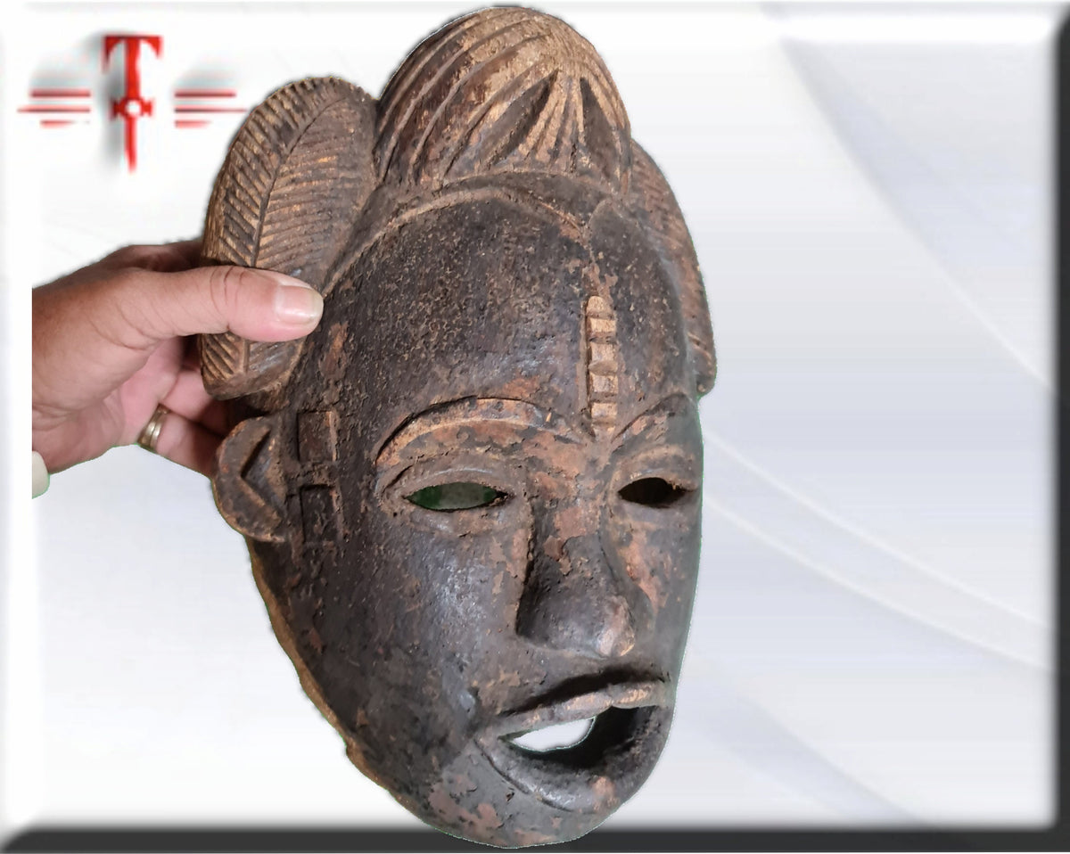 Máscara etnia Yombe ( Congo arte africano)  Yombe ethnic mask ( Congo African art)