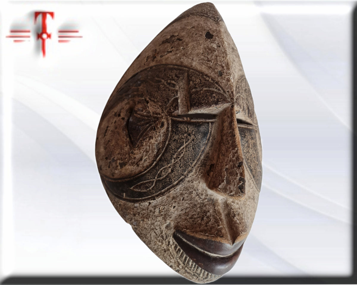 Máscara etnia Bembes ( Congo arte africano)  Bembes ethnic mask (Congo African art)