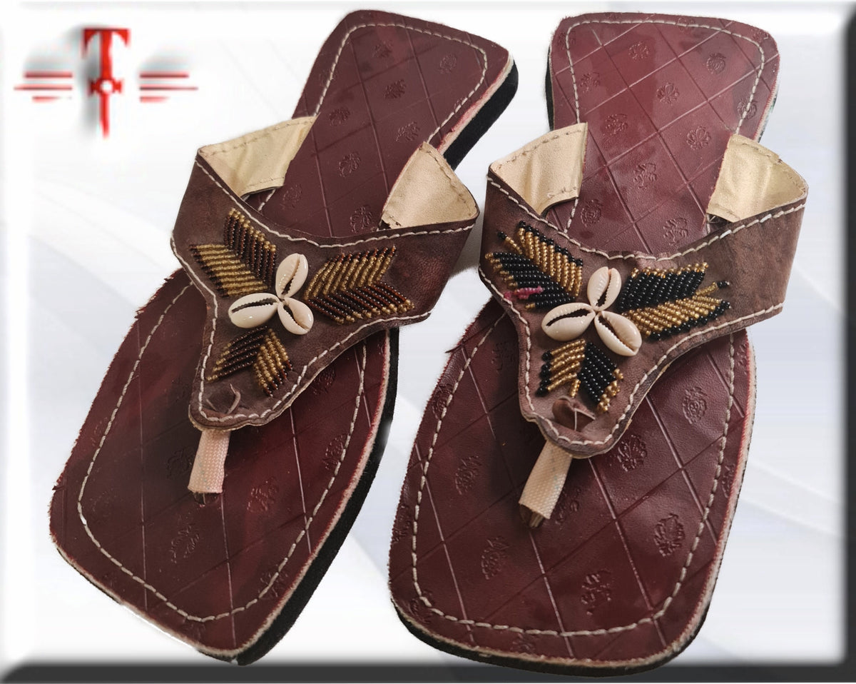 Afrikanische Ledersandalen, handgefertigtes Produkt.