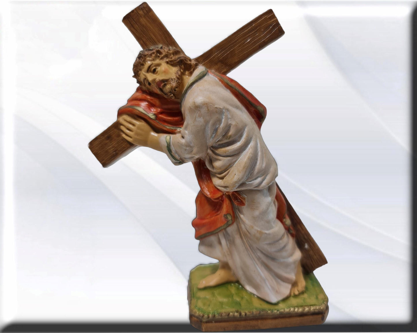 Cristo con la cruz. Santos y vírgenes católicos, productos religiosos