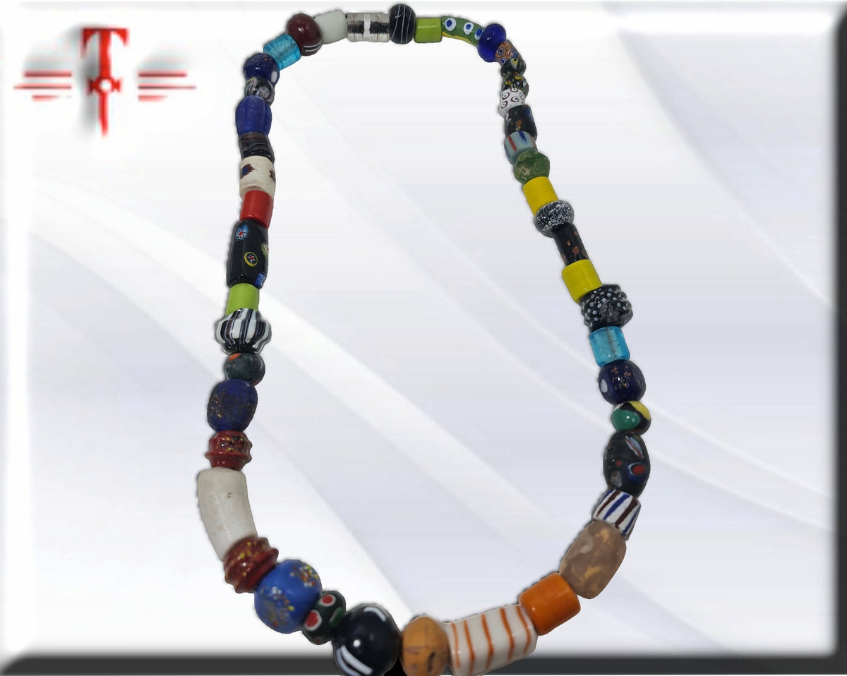 Afrikanische Perlenkette, traditionelle Kultur, afrikanische Kunst, religiöse Kultur
