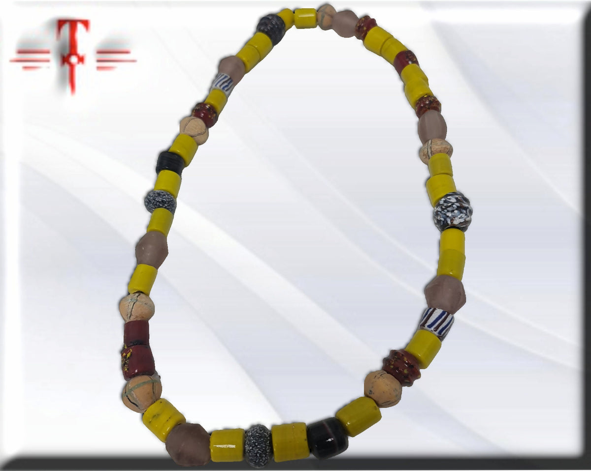 collar de cuentas africanas , cultura tradicional  , arte africano , Cultura religiosa