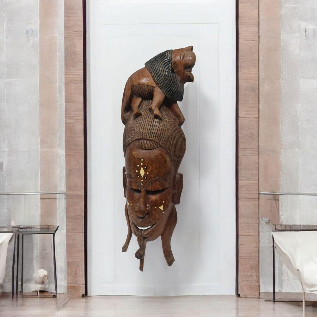 Afrikanische Maske mit Löwe, Afrikanisches Kunsthandwerk