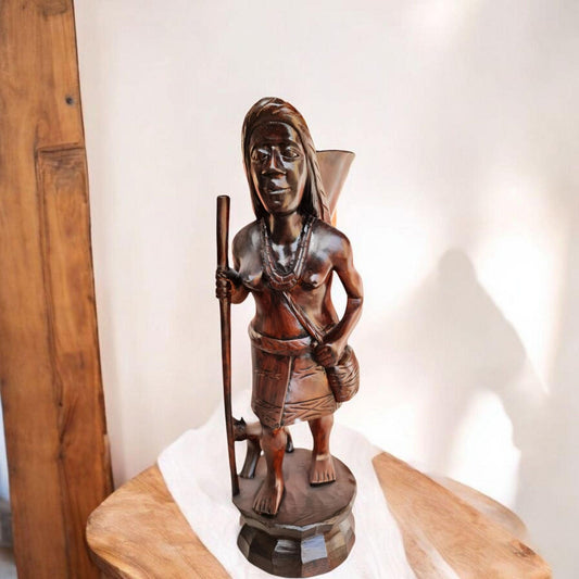Talla de Indigena mujer , tallado en maderas nobles