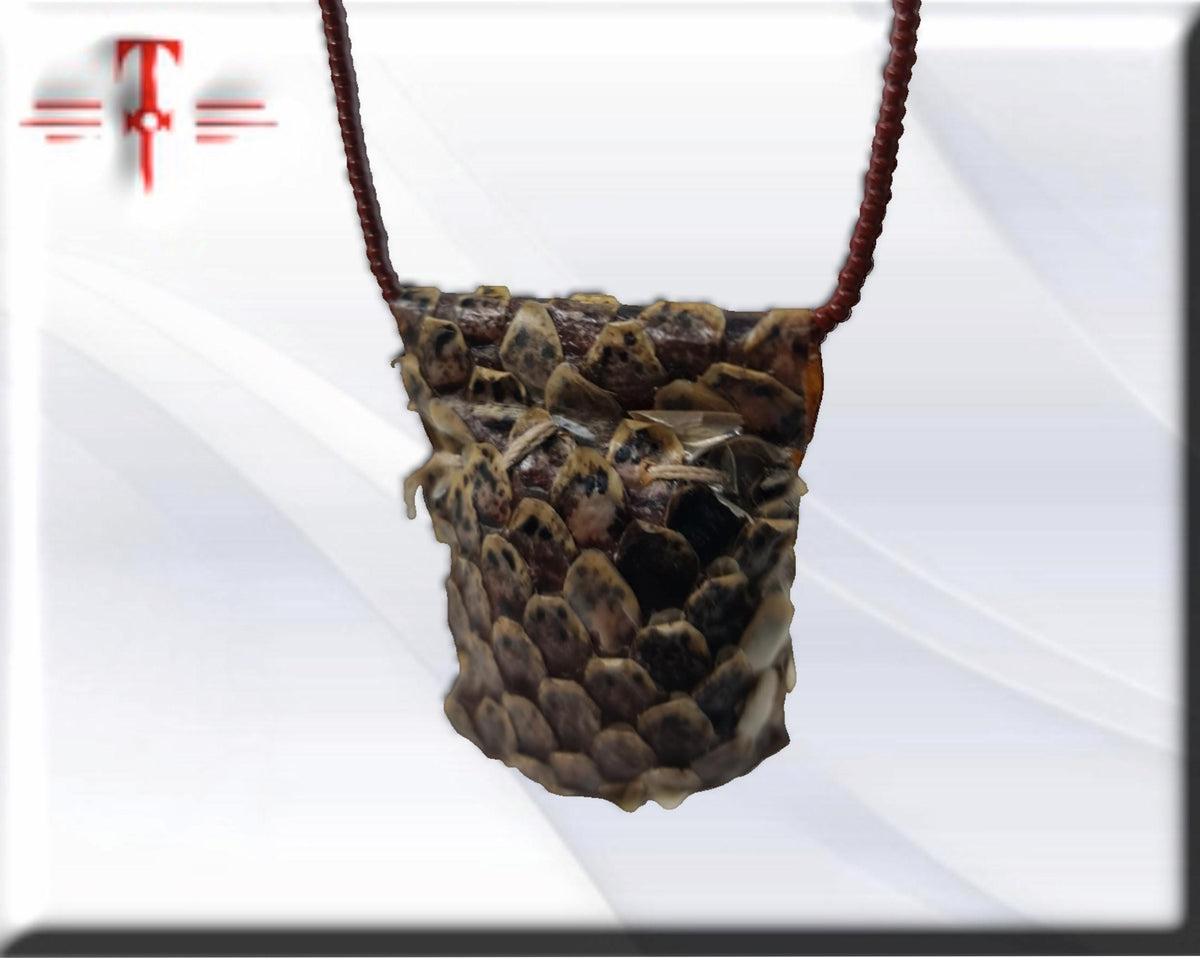 Schlangenamulett, das Frauen anzieht, Geheimnisse des afrikanischen Voodoo