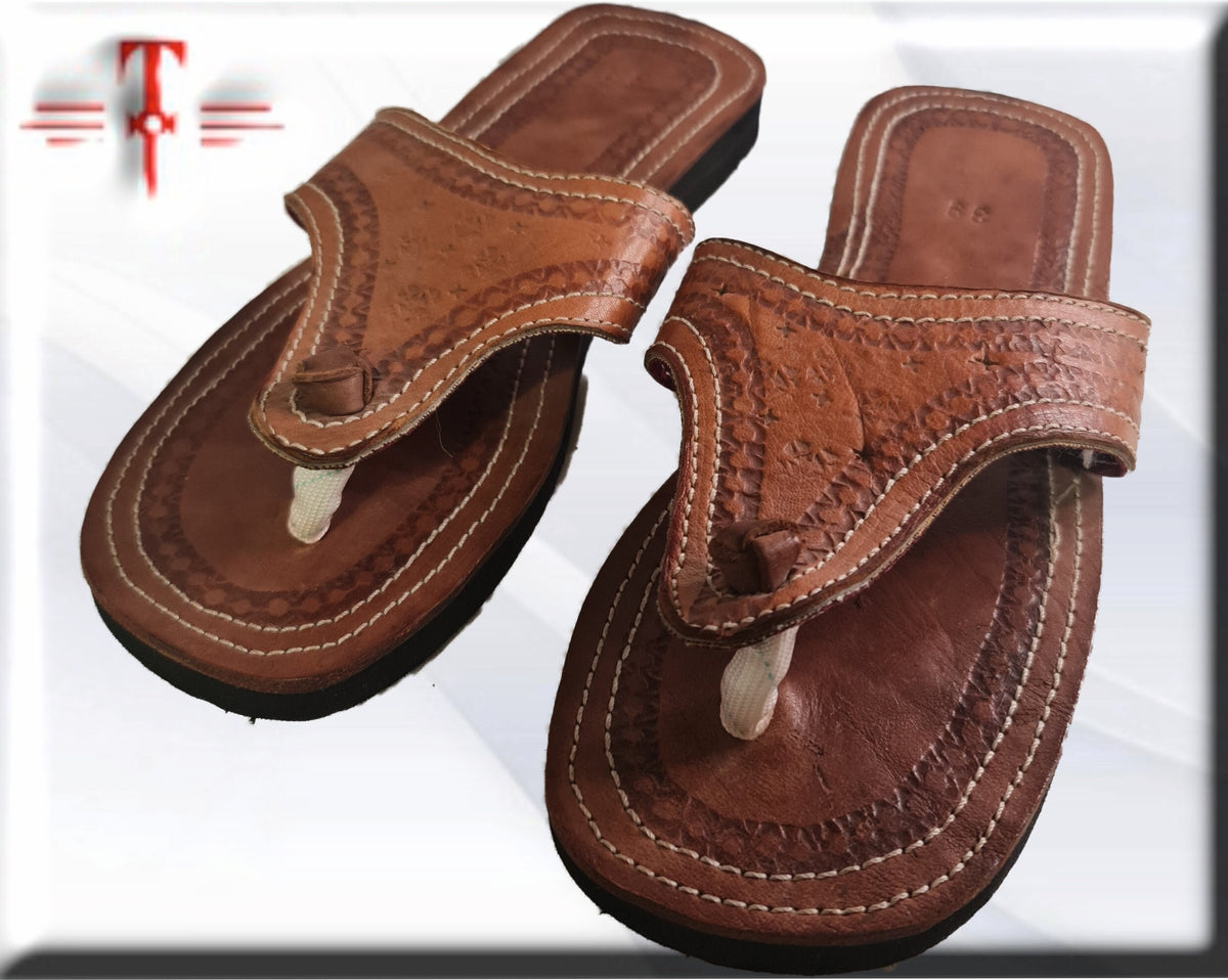 Afrikanische Ledersandalen, handgefertigtes Produkt.
