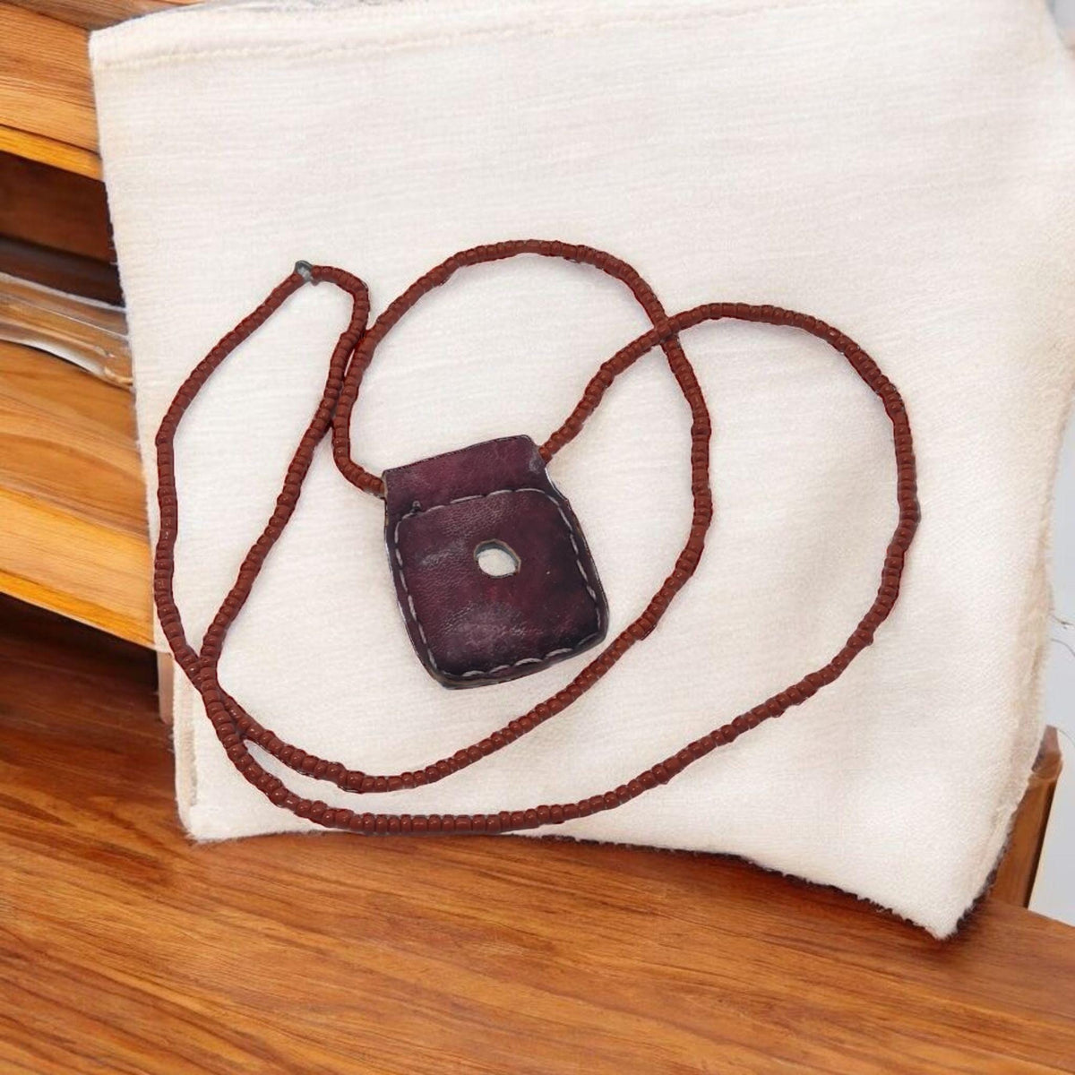 Afrikanisches Amulett gegen Neid, Geheimnisse des Vodun, traditionelle afrikanische Kunst