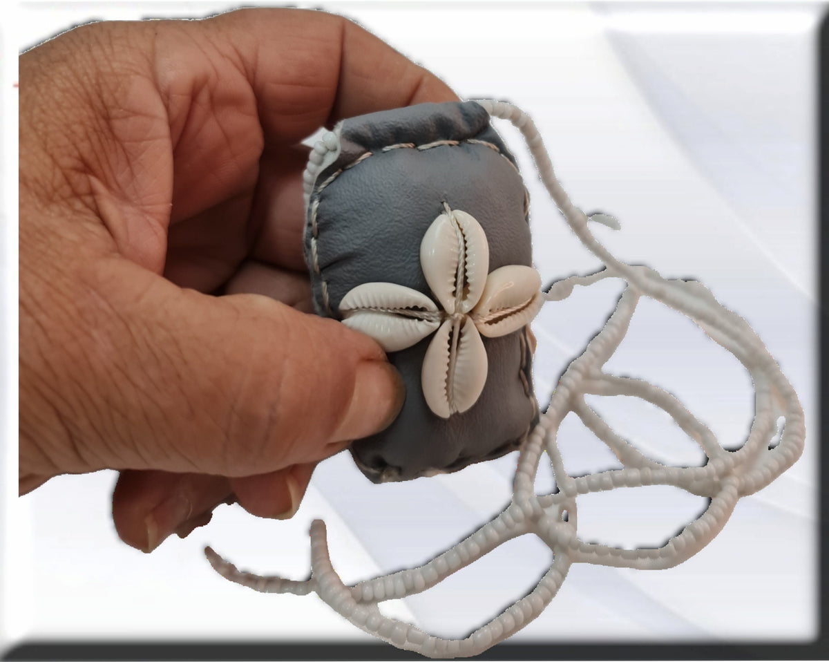 Das afrikanische Voodoo-Dan-Amulett bringt Glück und Entwicklung. Afrikanische Kunst, Rezepte der Vorfahren.