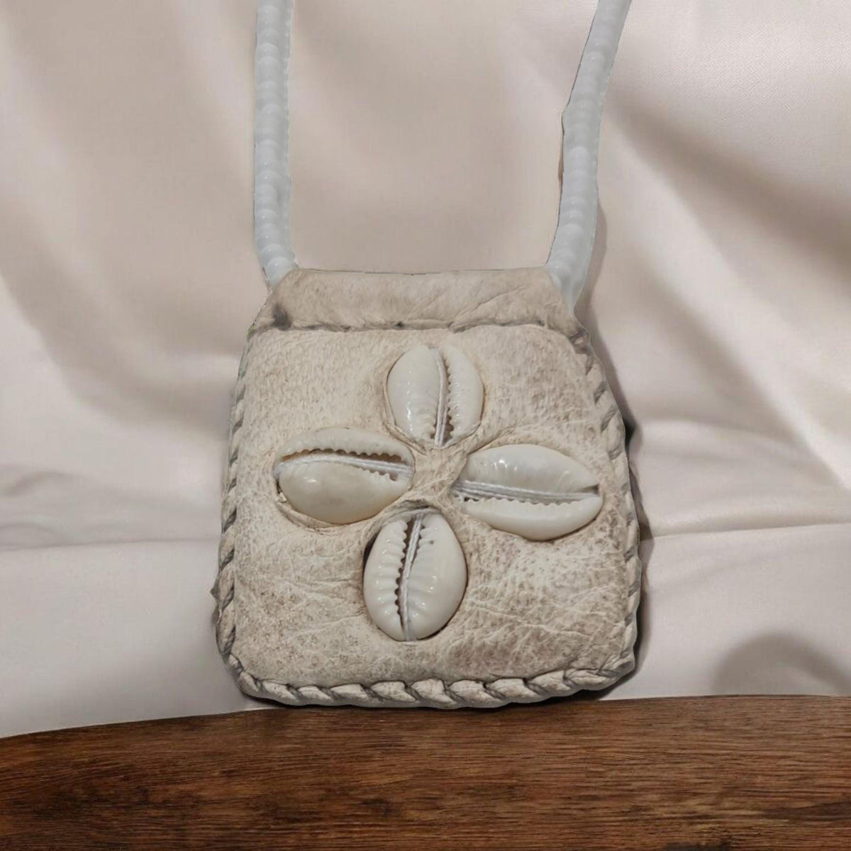 Afrikanisches Amulett, um unbemerkt zu bleiben, Geheimnisse des Vodun, traditionelle afrikanische Kunst