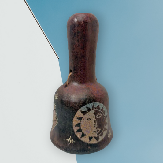campana de terracota con grabado de Sol